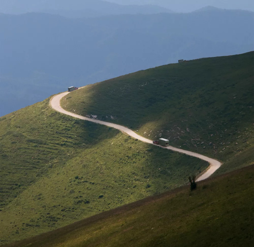 Позашляховики везуть причіпи Vsimdim